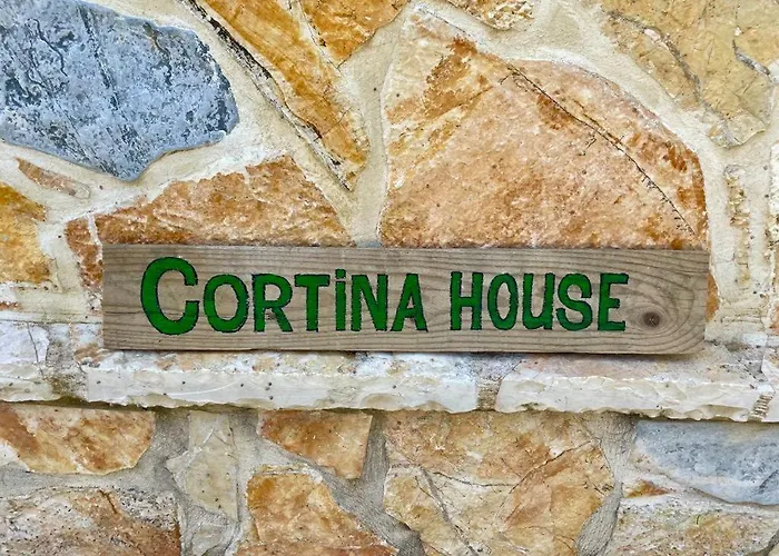 Cortina House Berat דירה *